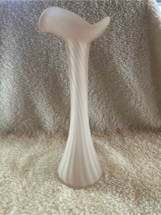 Other - 💰3 for $20 - Delicate Cream Glass Bud Vase